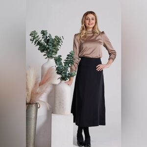 MOSSAIC BLACK HALF CIRCLE 33" SKIRT WITH ZIPPER Size 10
NWT